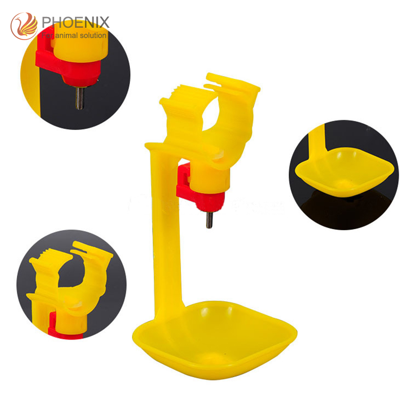 Nipple drinker with  drip cup1 Bebedero de tetina con vaso antigoteo1