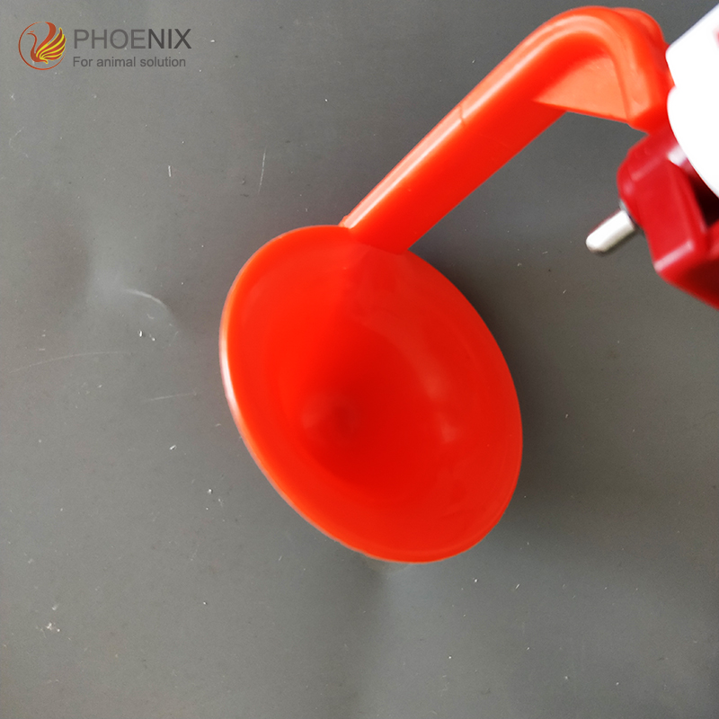 nipple drinker with drip cup00 bebedero de tetina con vaso antigoteo00
