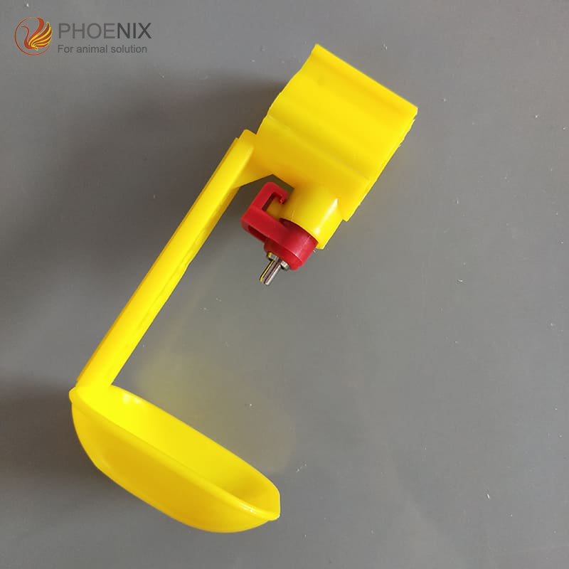 drinker with cup bebedor con taza