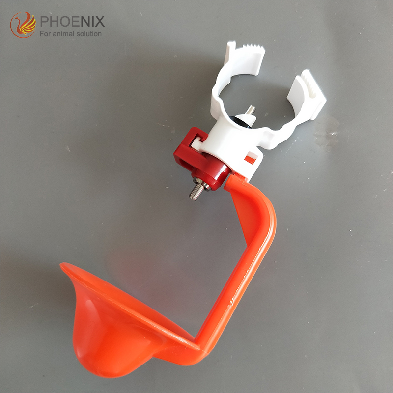 nipple drinker with drip bebedero de tetina con goteo