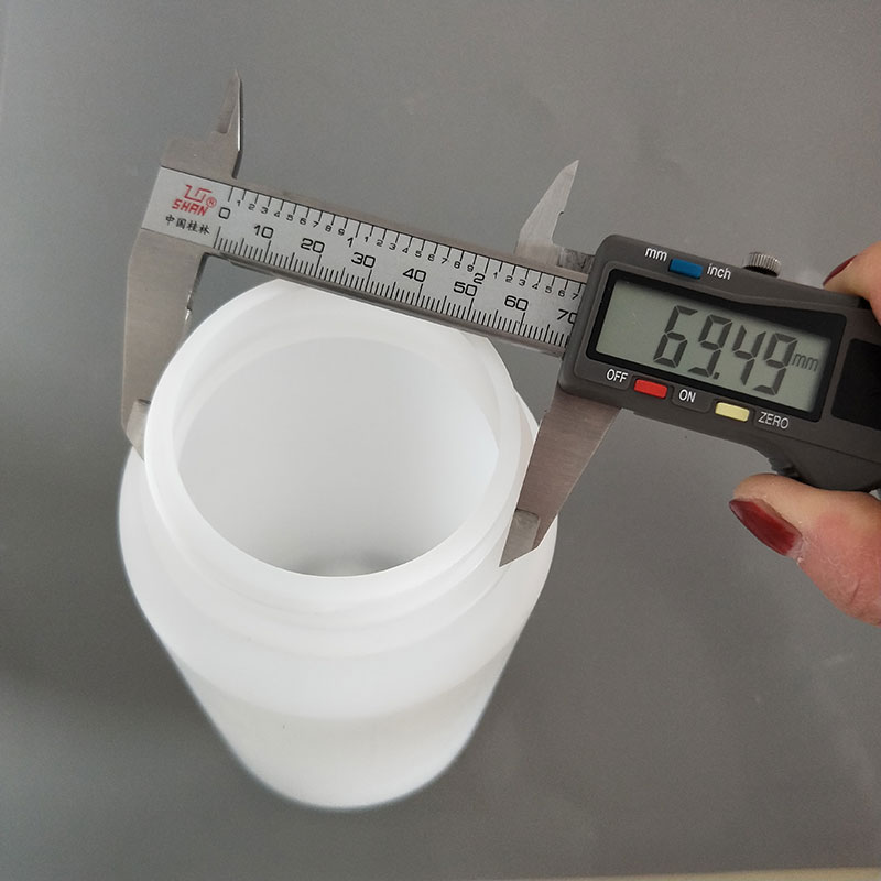 watering-bucket cubo de riego