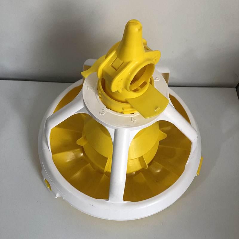 comedero para pollos amarillo (2)