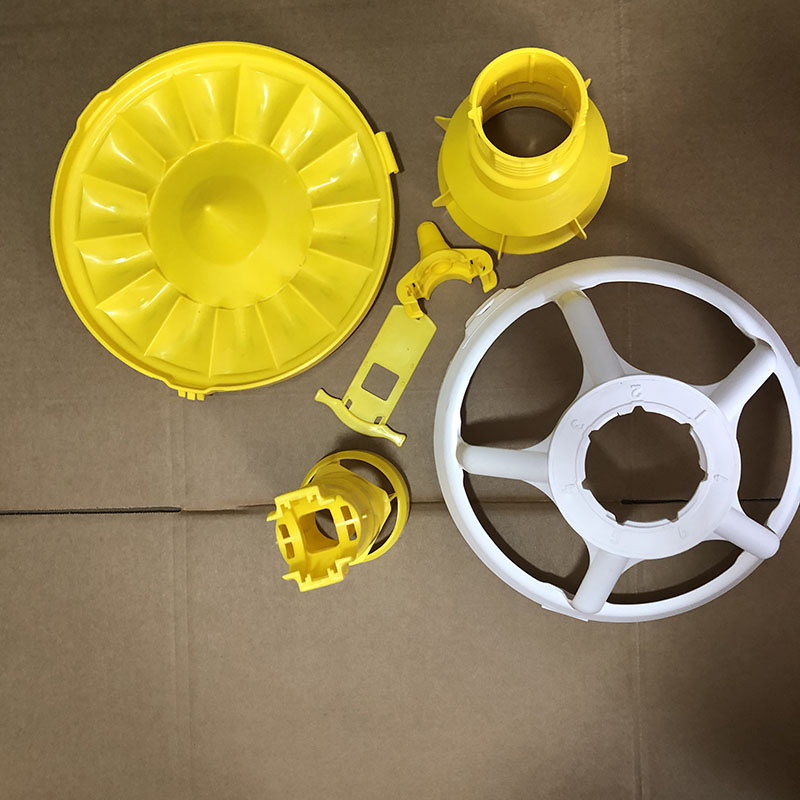 comedero para pollos amarillo (5)